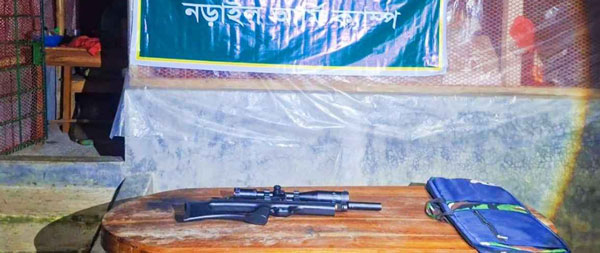 নড়াইলে সেনাবাহিনীর অভিযানে শিক্ষার্থীর ঘর থেকে স্নাইপার রাইফেল উদ্ধার নড়াইলে সেনাবাহিনীর অভিযানে শিক্ষার্থীর ঘর থেকে স্নাইপার রাইফেল উদ্ধার