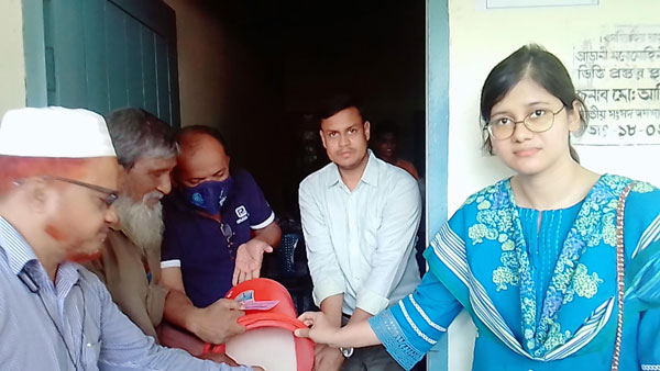বাঘার আড়ানী পৌরসভায় ভি.জি.এফ কার্ডের চাউল বিতরন বাঘার আড়ানী পৌরসভায় ভি.জি.এফ কার্ডের চাউল বিতরন